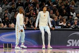 伦纳德三节狂砍34 分 快船力克独行侠拿下连胜